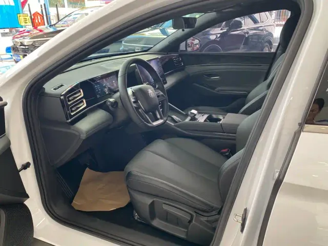 BYD Qin L — Фото автомобиля 7