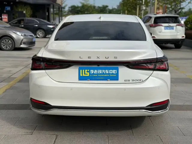 Lexus ES — Фото автомобиля 5