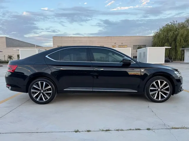 Skoda Superb — Фото автомобиля 4