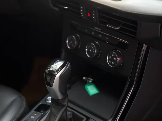 Volkswagen Passat — Фото автомобиля 9