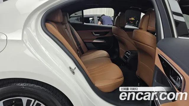 Mercedes-Benz E-Class — Фото автомобиля 12
