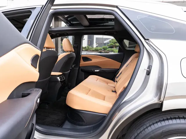Lexus RX — Фото автомобиля 10