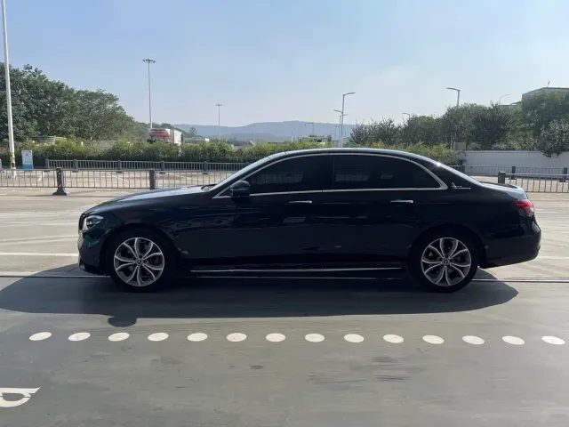Mercedes-Benz E-Class — Фото автомобиля 5