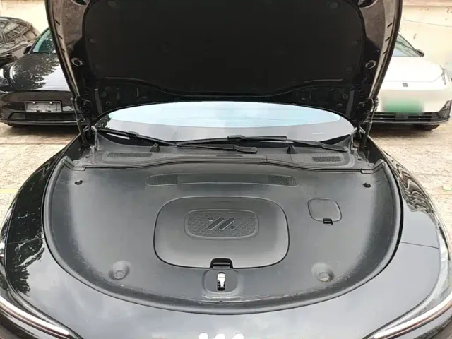 IM Motors L6 — Фото автомобиля 19