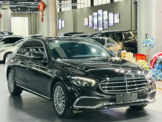 Mercedes-Benz E-Class — Фото автомобиля 3