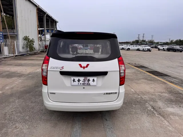 Wuling Hongguang — Фото автомобиля 18