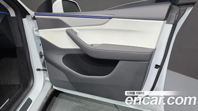 Tesla Model Y — Фото автомобиля 24
