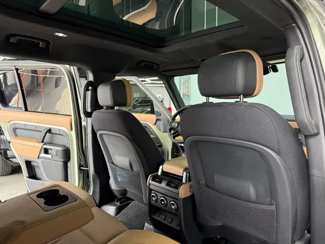 Land Rover Defender — Фото автомобиля 11