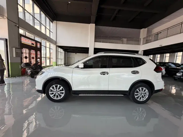 Nissan X-Trail — Фото автомобиля 4