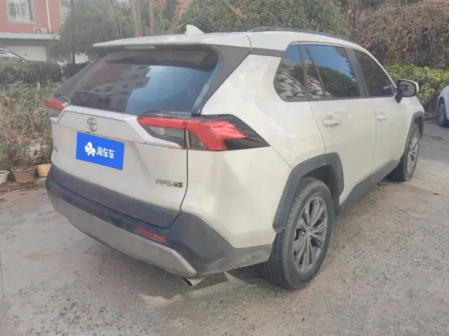 Toyota RAV4 — Фото автомобиля 3