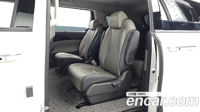 Kia Carnival — Фото автомобиля 12