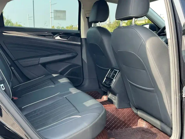 Volkswagen Passat — Фото автомобиля 18