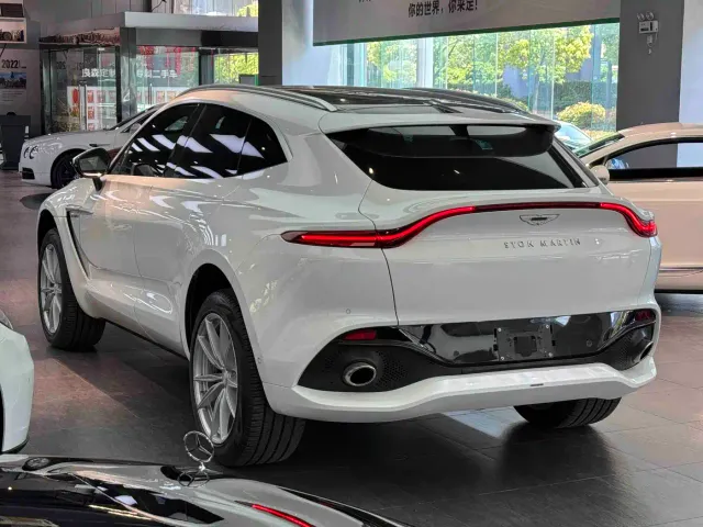 Aston Martin DBX — Фото автомобиля 4