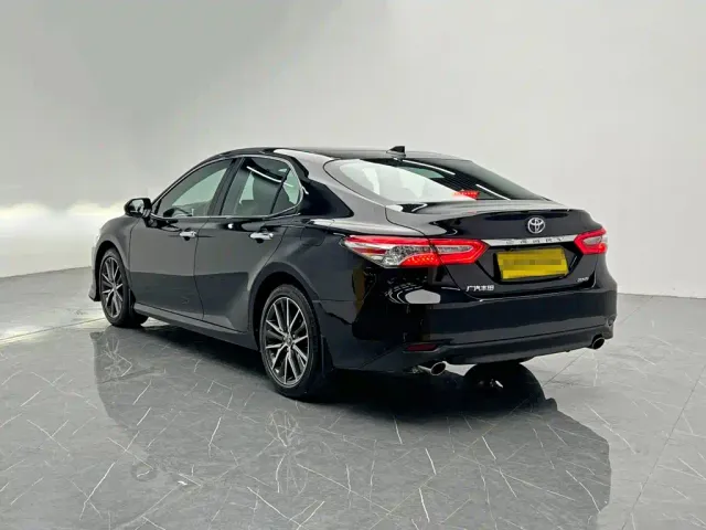 Toyota Camry — Фото автомобиля 4