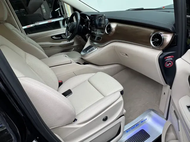 Mercedes-Benz V-Class — Фото автомобиля 28