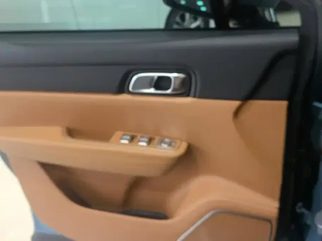Li Auto ONE — Фото автомобиля 7