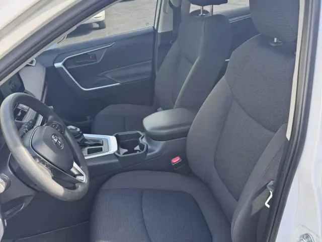 Toyota RAV4 — Фото автомобиля 11