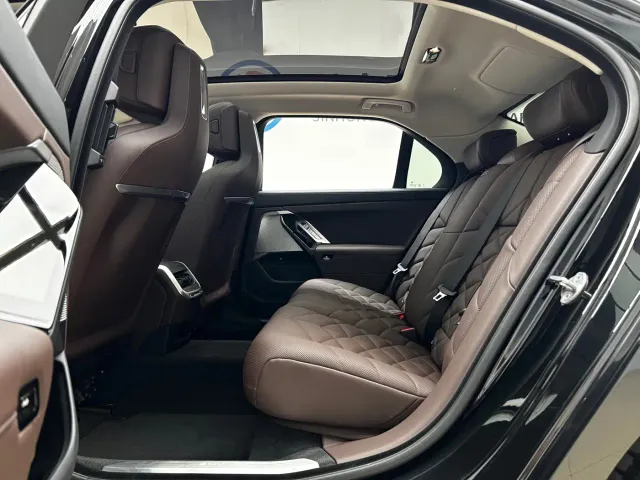BMW 7 Series — Фото автомобиля 13