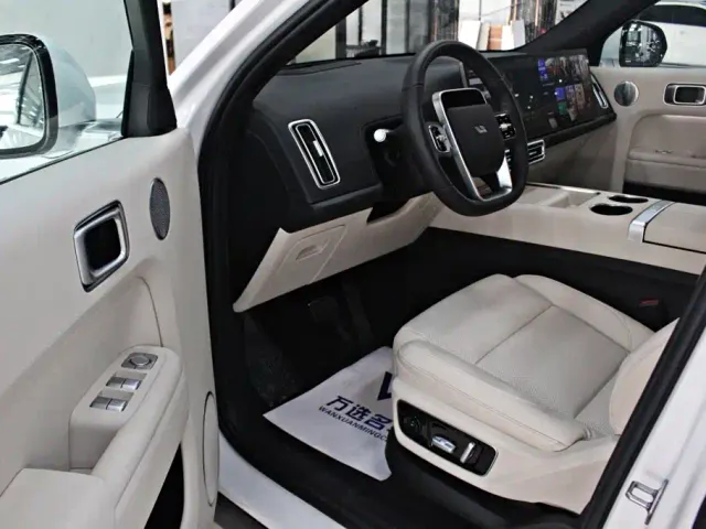 Li Auto L7 — Фото автомобиля 4