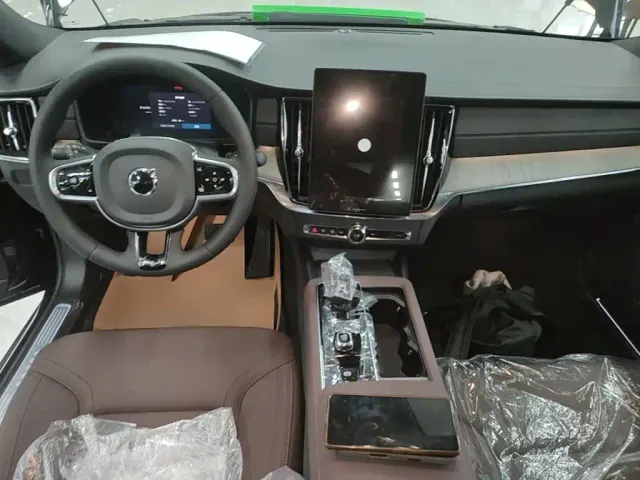 Volvo S90 — Фото автомобиля 9