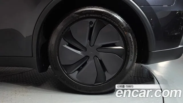 Tesla Model Y — Фото автомобиля 6