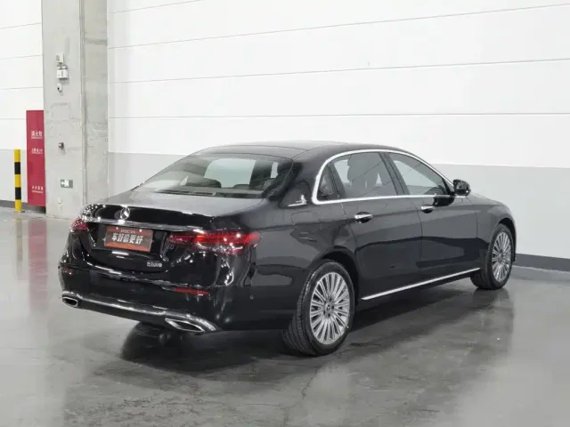 Mercedes-Benz E-Class — Фото автомобиля 2