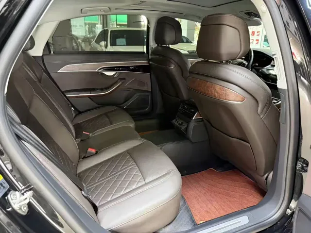 Audi A8 — Фото автомобиля 4