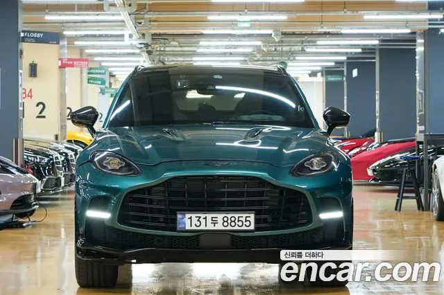 Фотография автомобиля — Aston Martin DBX