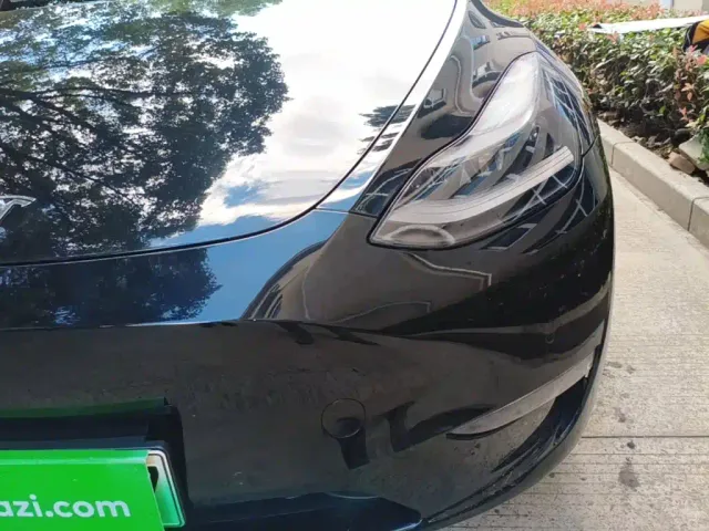 Tesla Model Y — Фото автомобиля 23