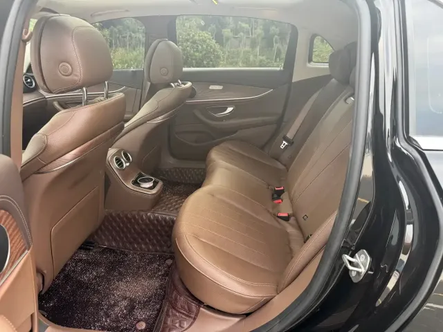 Mercedes-Benz E-Class — Фото автомобиля 5