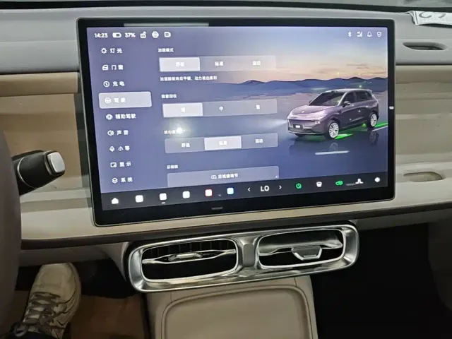 Leapmotor B10 — Фото автомобиля 12