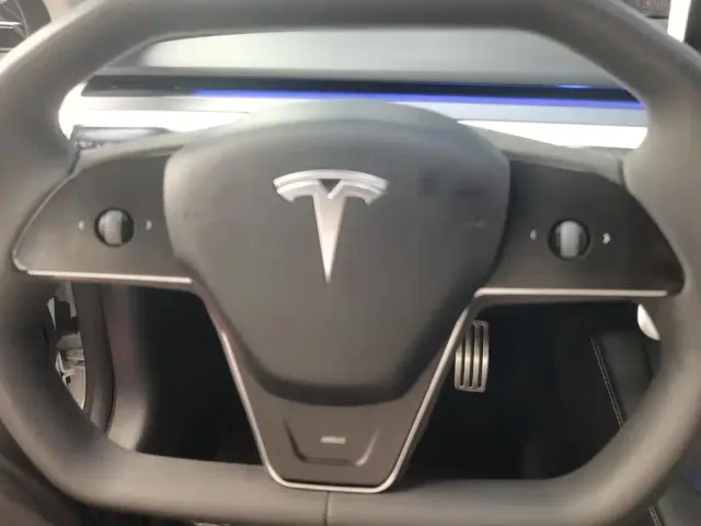 Tesla Model 3 — Фото автомобиля 15