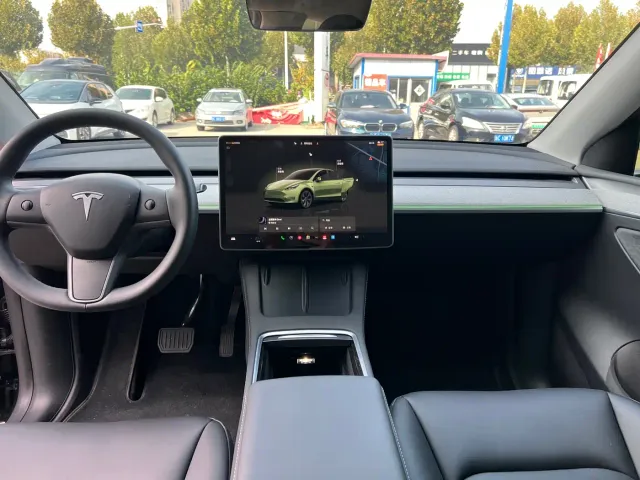 Tesla Model Y — Фото автомобиля 8