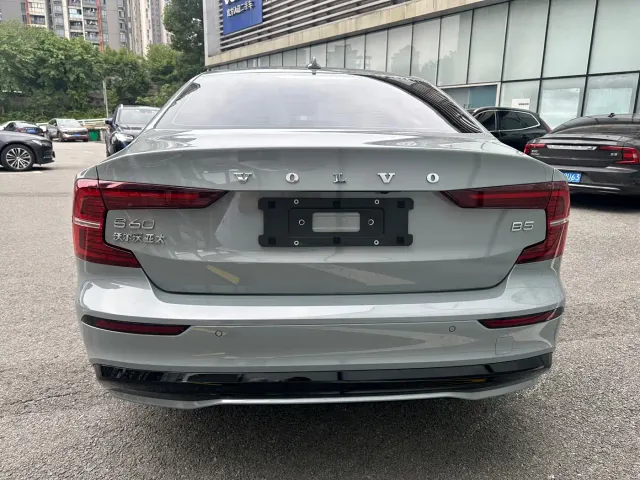 Volvo S60 — Фото автомобиля 7