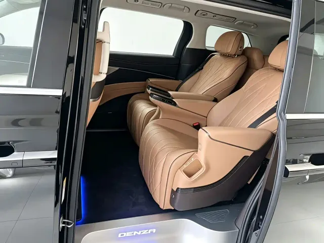 Denza D9 — Фото автомобиля 4