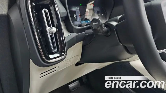 Вольво XC40 — Фото автомобиля 20