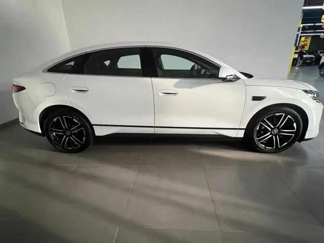 BYD Qin L — Фото автомобиля 8