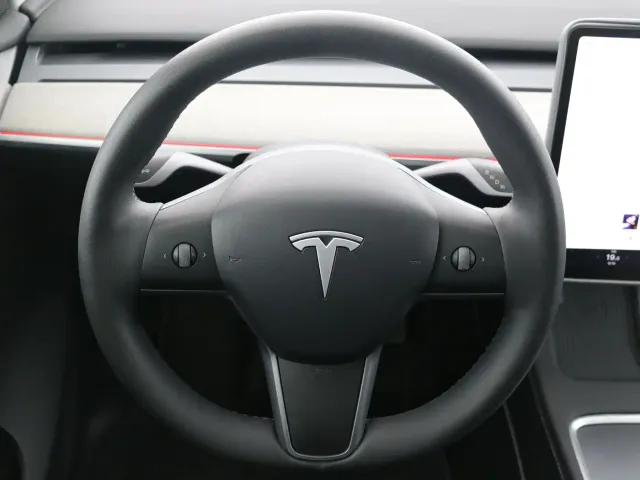 Tesla Model Y — Фото автомобиля 10