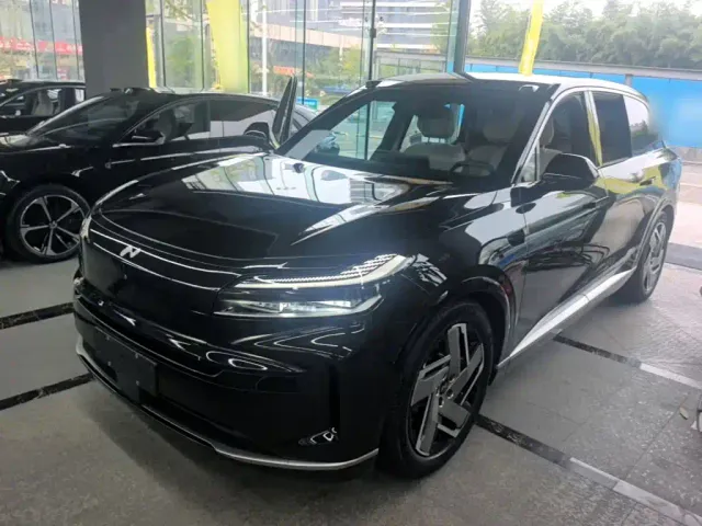 Фотография автомобиля — Onvo L90