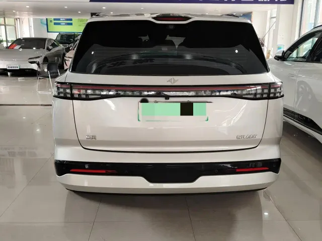 Dongfeng eπ 008 — Фото автомобиля 17