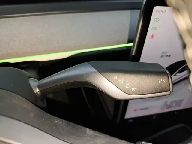Tesla Model Y — Фото автомобиля 13