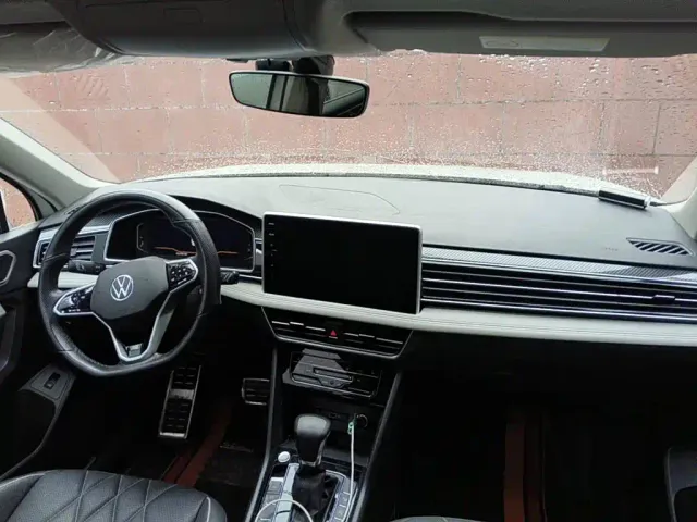 Volkswagen Tiguan L 2022 330TSI Auto 2WD R-Line Premium Edition — Фото автомобиля 12