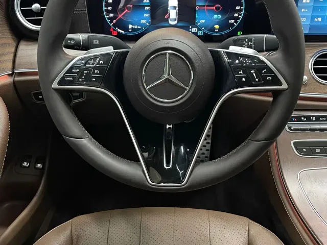 Mercedes-Benz E-Class — Фото автомобиля 4