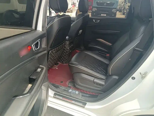 Wuling Jiachen — Фото автомобиля 12