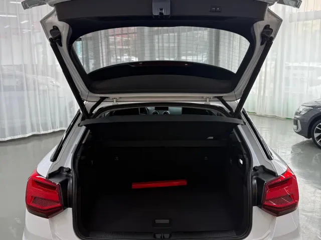 Audi Q2L — Фото автомобиля 10