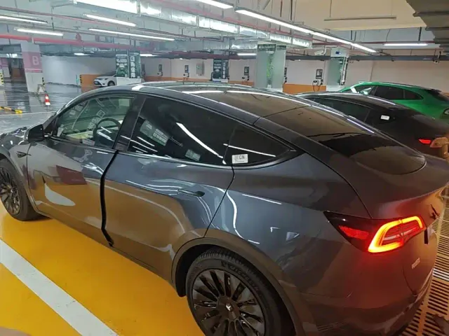 Tesla Model Y — Фото автомобиля 4