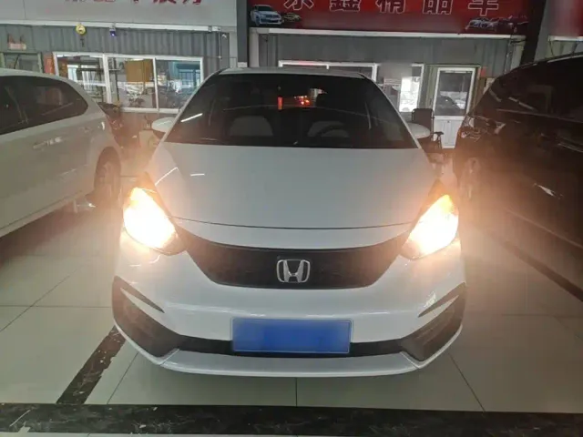 Honda Fit — Фото автомобиля 2