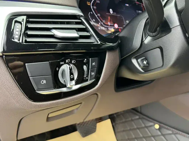 BMW 5 Series — Фото автомобиля 27