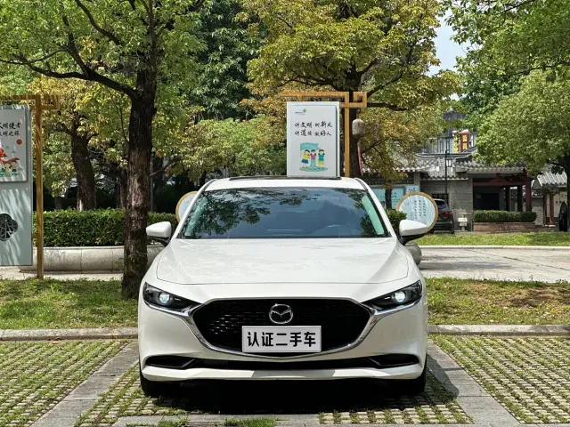 Mazda Axela — Фото автомобиля 2