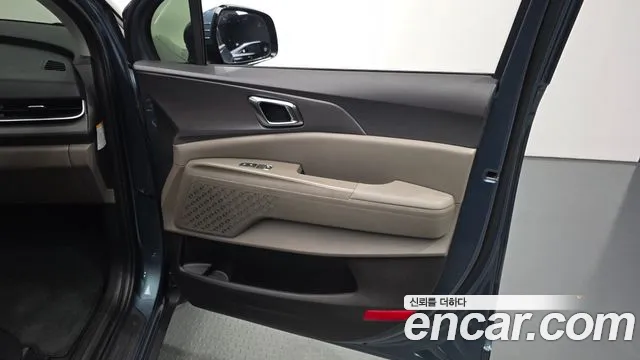 Kia Carnival Generation 4 — Фото автомобиля 14